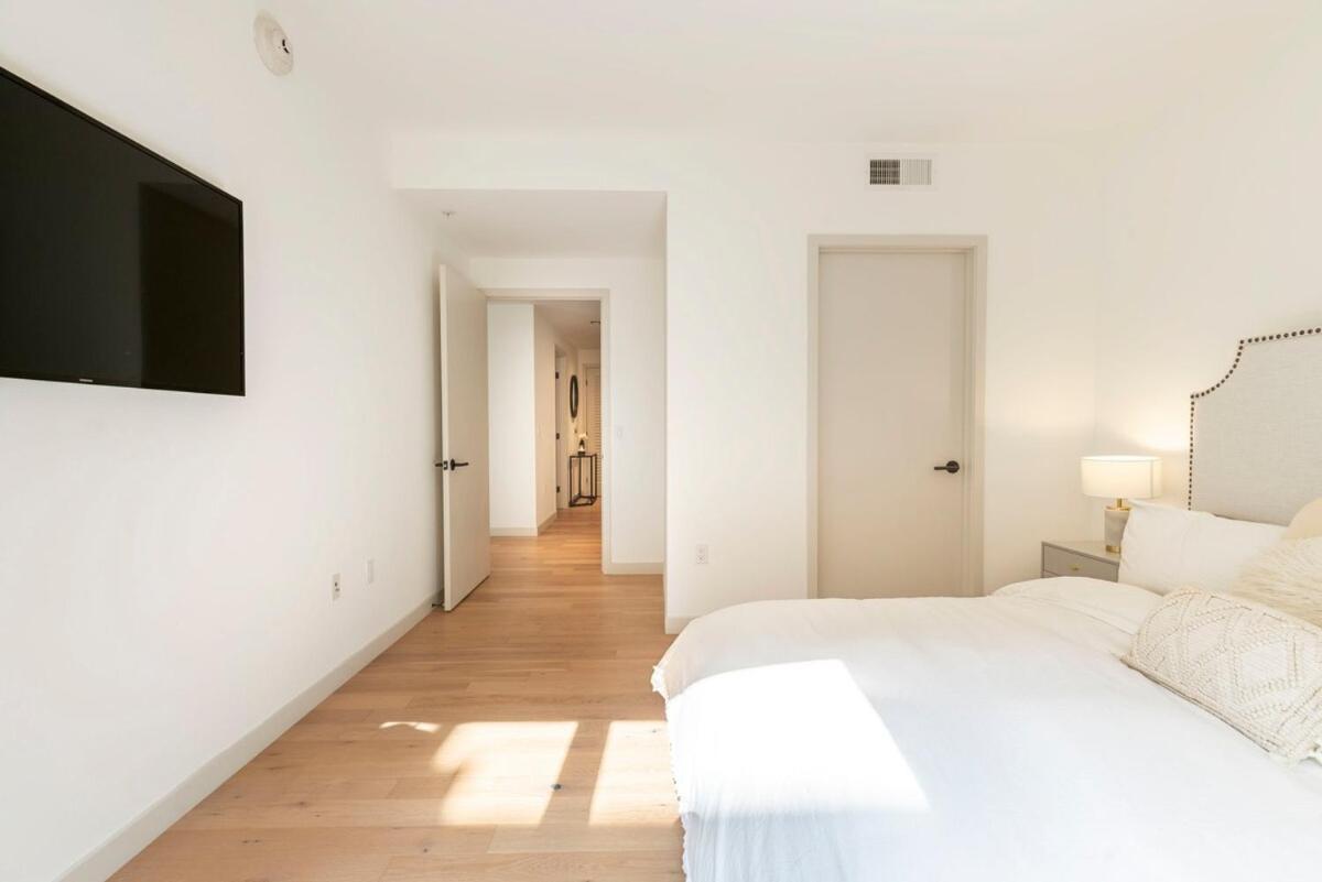 לוס אנג'לס 2Br Hollywood Luxurious Condo מראה חיצוני תמונה