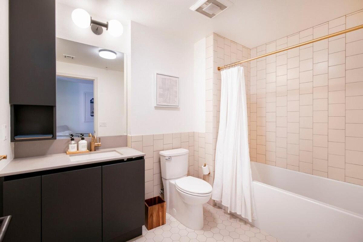 לוס אנג'לס 2Br Hollywood Luxurious Condo מראה חיצוני תמונה