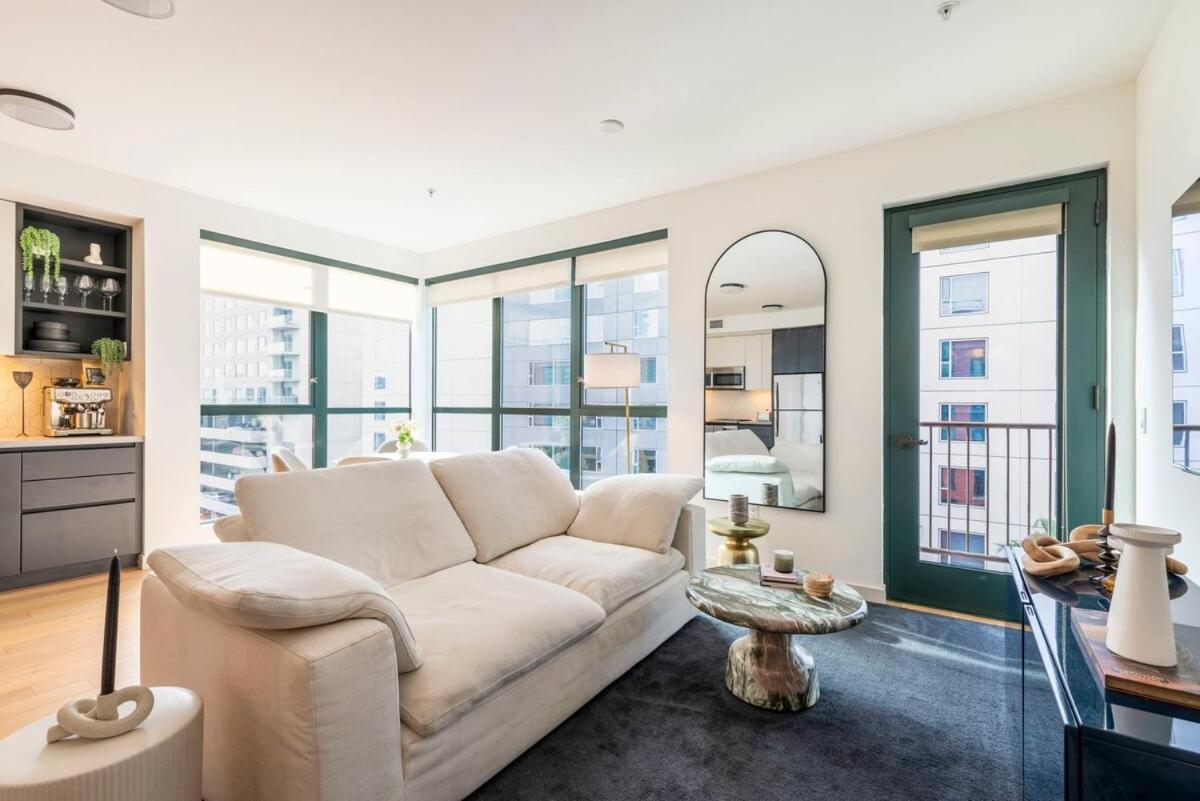 לוס אנג'לס 2Br Hollywood Luxurious Condo מראה חיצוני תמונה